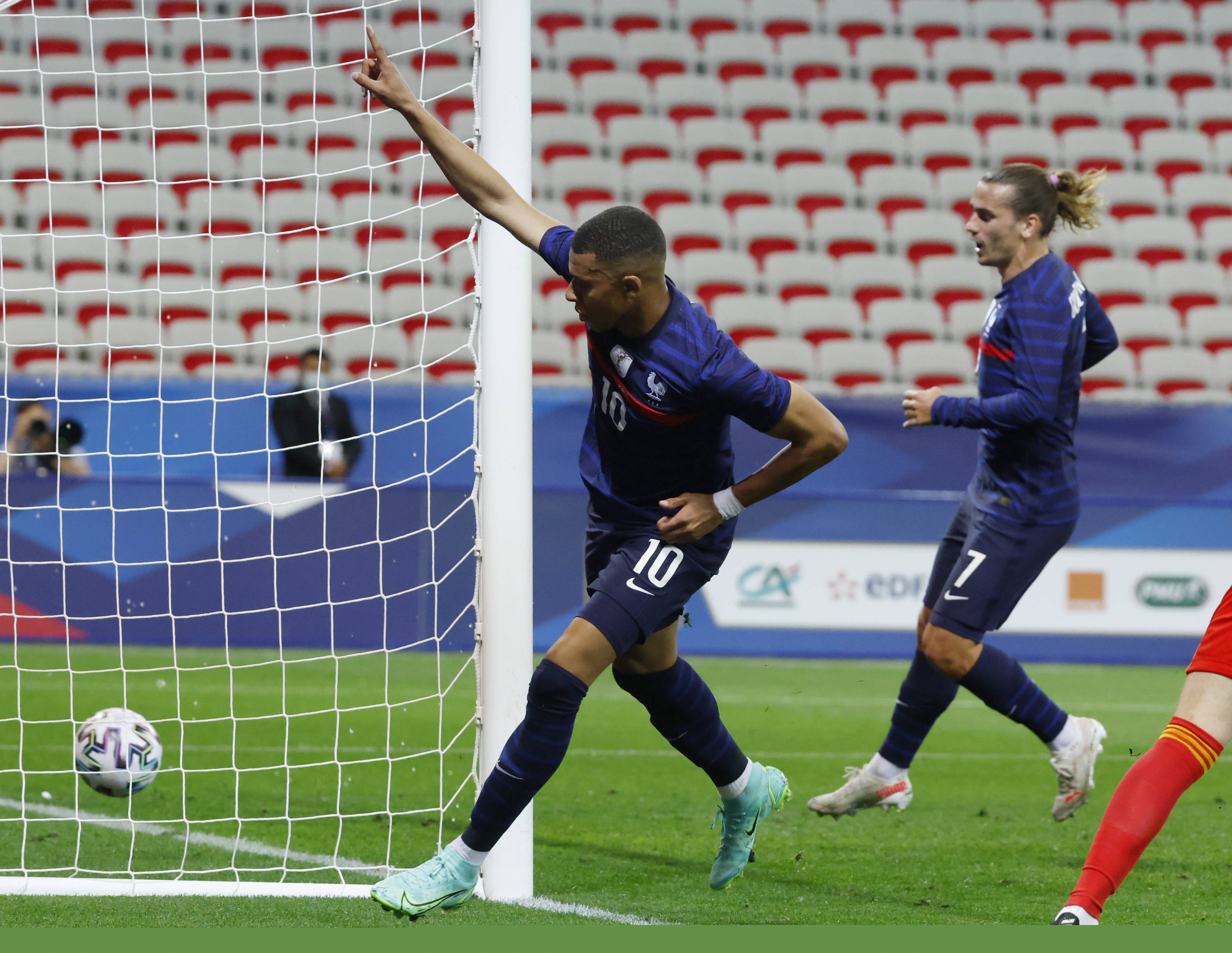 前锋回撤参 前锋回撤参